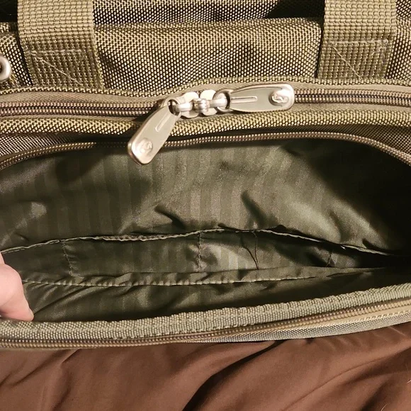 Atlantic Luggage Company Carry On bag Green - Picture 3 of 13